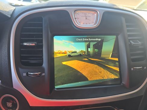 Used 2022 Chrysler 300 Touring L w/ Comfort Group image 28