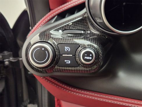 Used 2020 Ferrari F8 Tributo image 40