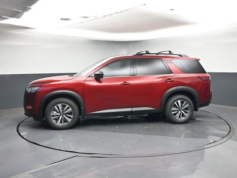 New 2026 Nissan Pathfinder SL image 2