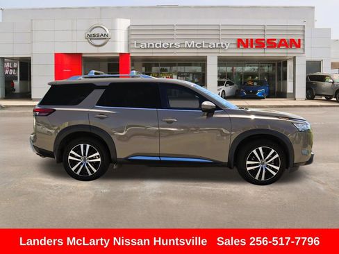 Used 2023 Nissan Pathfinder Platinum w/ Cargo Package AWD/4WD image 2