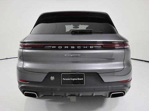 Used 2024 Porsche Cayenne AWD/4WD image 6