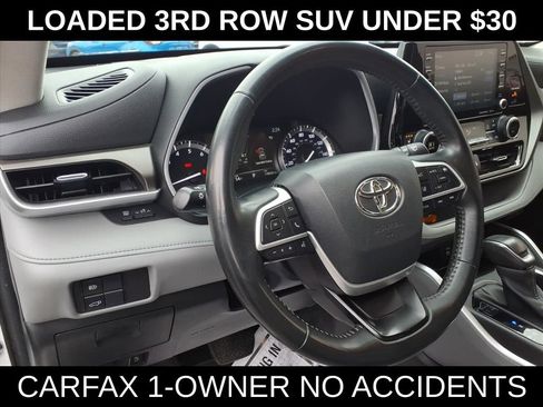 Used 2022 Toyota Highlander XLE AWD/4WD image 16