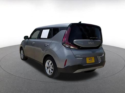 Used 2025 Kia Soul LX w/ LX Technology Package FWD image 11