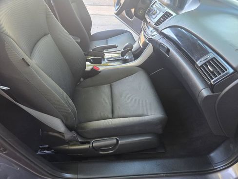 Used 2017 Honda Accord LX image 31