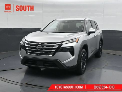 Used 2024 Nissan Rogue SV AWD/4WD image 5