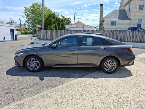Used 2024 Hyundai Elantra SEL FWD image 4