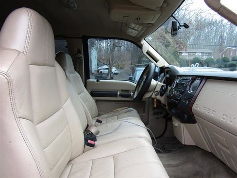 Used 2010 Ford F350 Lariat image 27