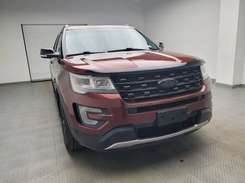Used 2016 Ford Explorer XLT w/ Equipment Group 202A AWD/4WD image 14