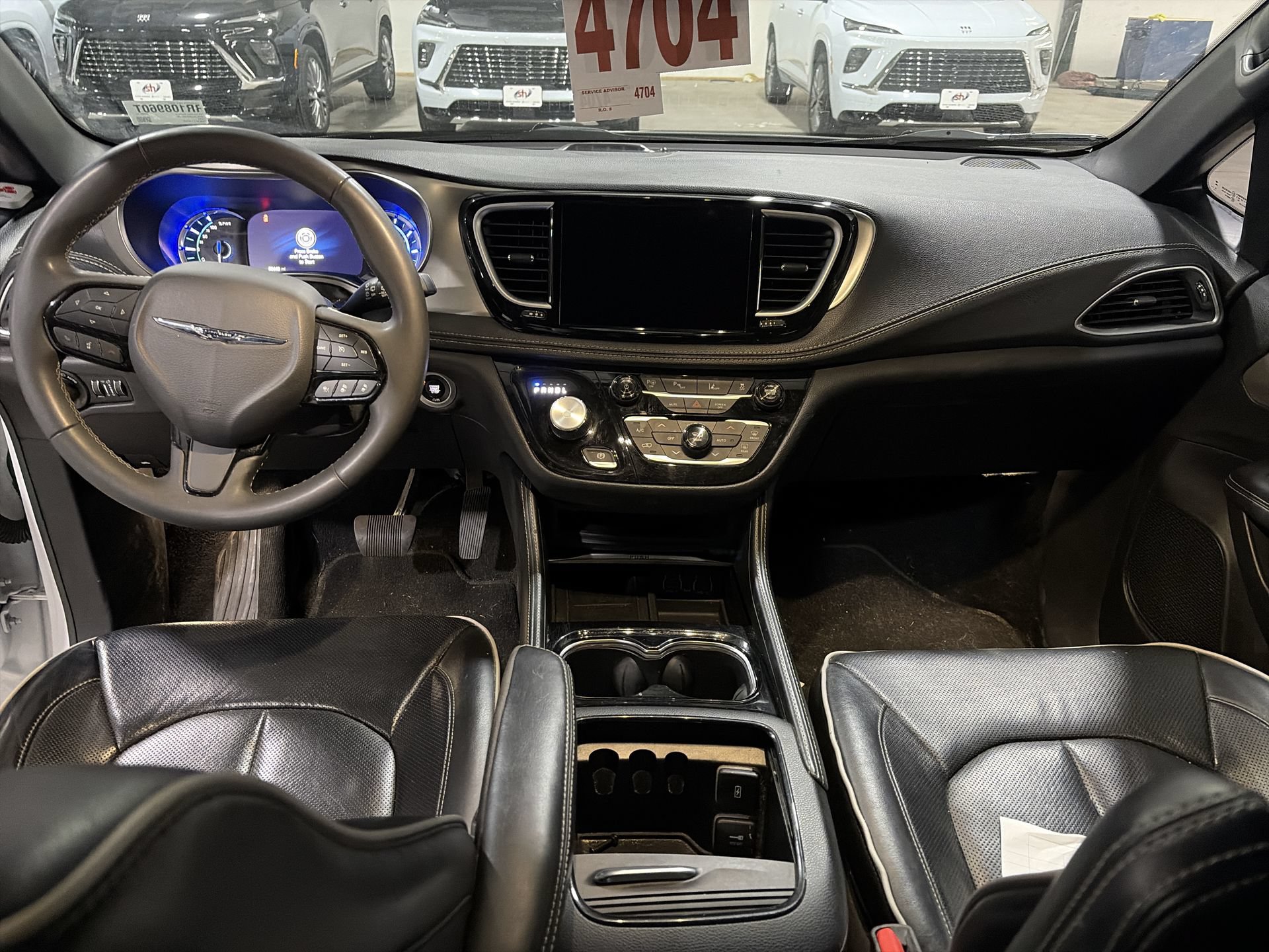 Used 2024 Chrysler Pacifica Premium FWD image 23
