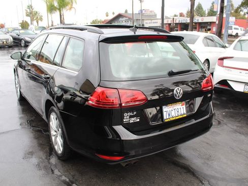 Used 2017 Volkswagen Golf SE image 5