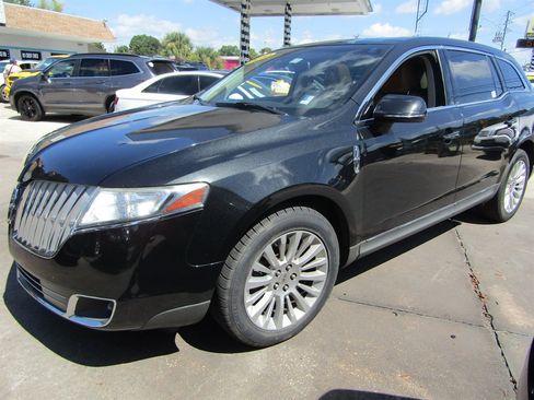 Used 2010 Lincoln MKT 2WD image 1