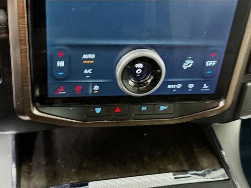 Used 2022 Ford F150 Lightning Lariat image 8