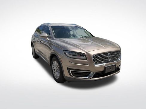 Used 2019 Lincoln Nautilus FWD image 2