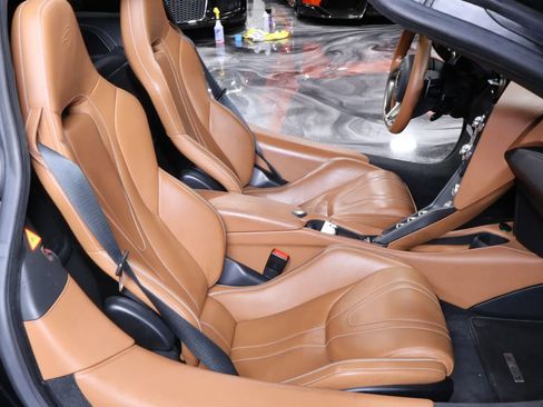 Used 2018 McLaren 720S Luxury image 21