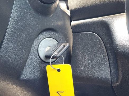 Used 2016 Nissan Versa S FWD image 20