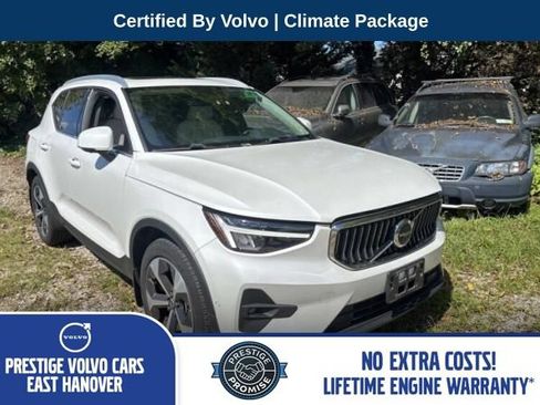 Used 2023 Volvo XC40 B5 Ultimate w/ Protection Package Premier AWD/4WD image 1
