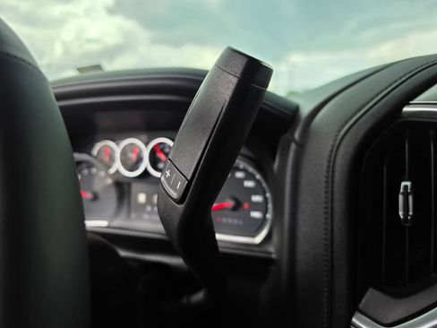 Used 2022 Chevrolet Silverado 1500 LTZ AWD/4WD image 31