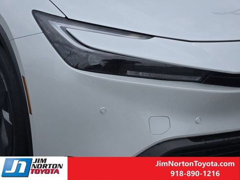 Used 2025 Toyota Prius LE FWD image 9