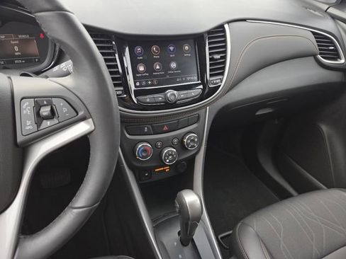 Certified 2022 Chevrolet Trax LT w/ LT Convenience Package image 32