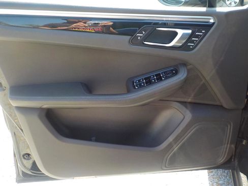 Used 2017 Porsche Macan S image 10