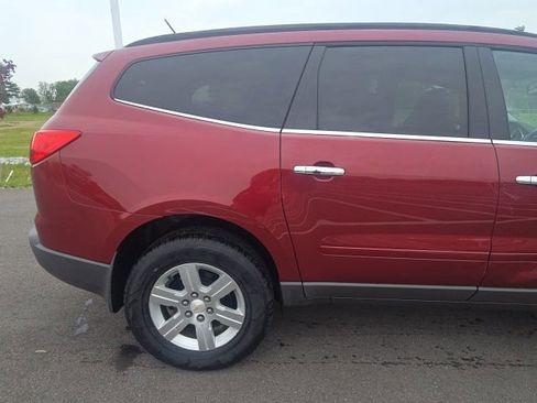Used 2011 Chevrolet Traverse LT w/ Personal Connectivity Package FWD image 7