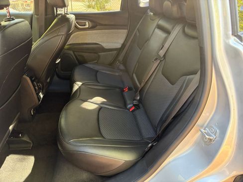 Used 2025 Jeep Compass Latitude image 33