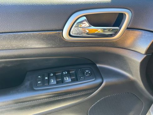 Used 2018 Jeep Grand Cherokee Altitude image 28