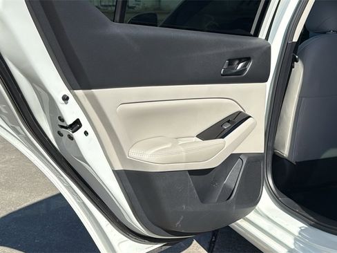 Used 2023 Nissan Altima 2.5 SV w/ SV Premium Package image 17