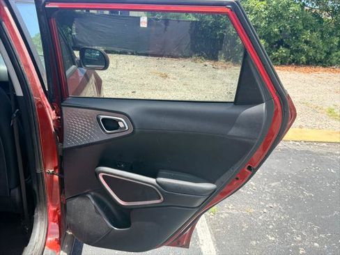 Used 2023 Kia Soul LX FWD image 16