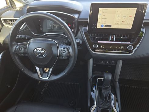 Used 2024 Toyota Corolla Cross XLE w/ Convenience Package image 29
