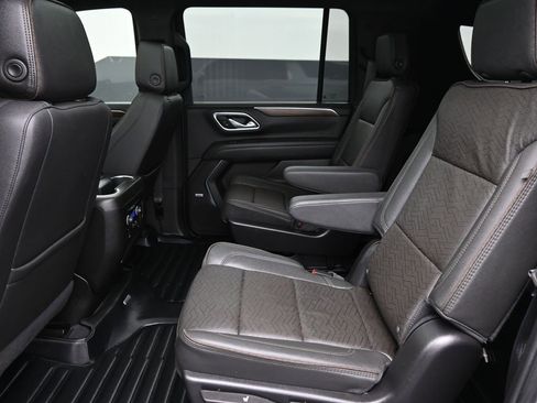 Used 2024 Chevrolet Suburban High Country AWD/4WD image 11