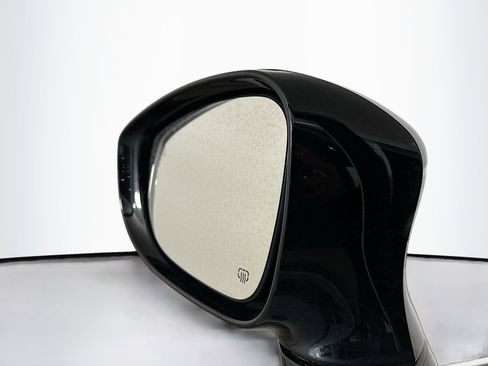 Used 2024 Chrysler Pacifica Touring-L FWD image 16