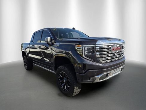 Used 2022 GMC Sierra 1500 Denali w/ Denali Reserve Package AWD/4WD image 1