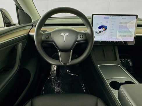 Used 2025 Tesla Model Y Long Range image 4