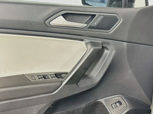 Used 2021 Volkswagen Tiguan SEL FWD image 24