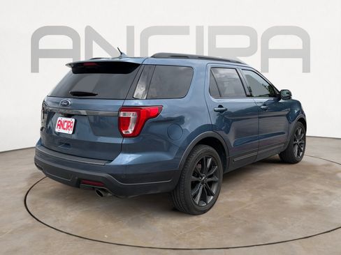 Used 2018 Ford Explorer XLT w/ Equipment Group 202A FWD image 9