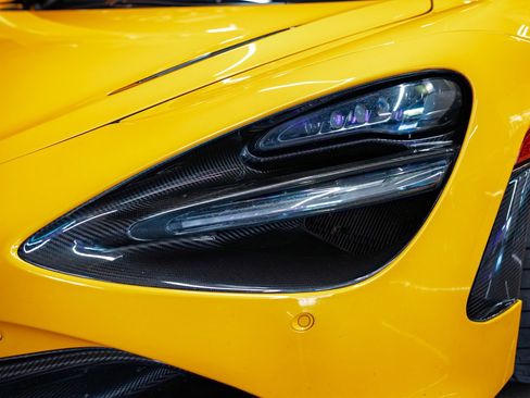 Used 2018 McLaren 720S Performance image 16