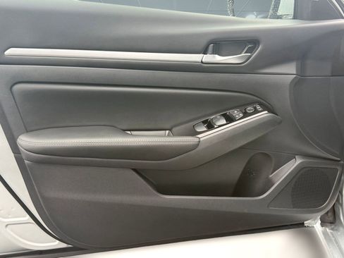 New 2025 Nissan Altima 2.5 SL image 11