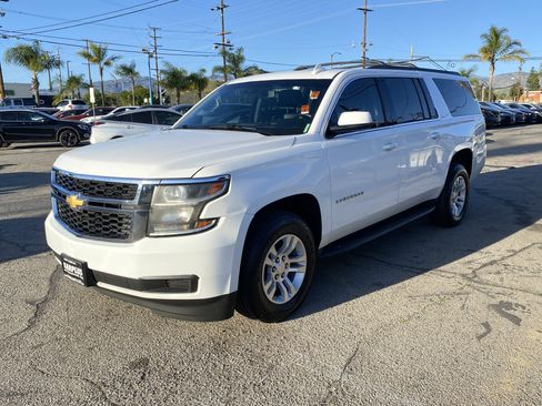 Used 2019 Chevrolet Suburban LT image 2