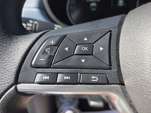Used 2025 Nissan Versa SV FWD image 25
