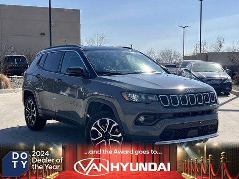 Used 2024 Jeep Compass Limited image 1