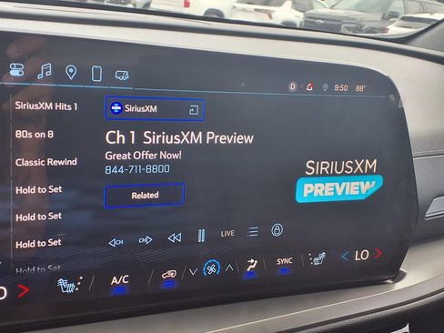 Used 2025 Chevrolet Traverse LT w/ LPO, Floor Liner Package FWD image 5