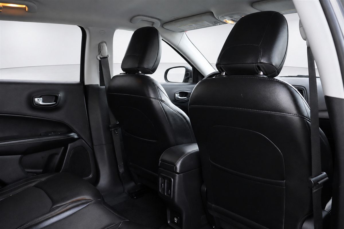 Used 2018 Jeep Compass Latitude FWD image 15
