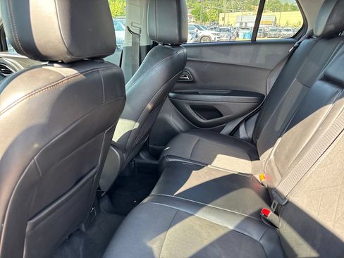 Used 2019 Chevrolet Trax LT w/ LT Convenience Package FWD image 23