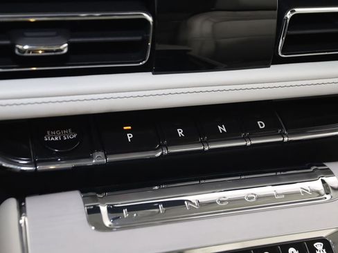 Used 2025 Lincoln Aviator Reserve w/ Illumination Package AWD/4WD image 7