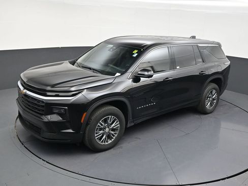 Used 2025 Chevrolet Traverse LT FWD image 11