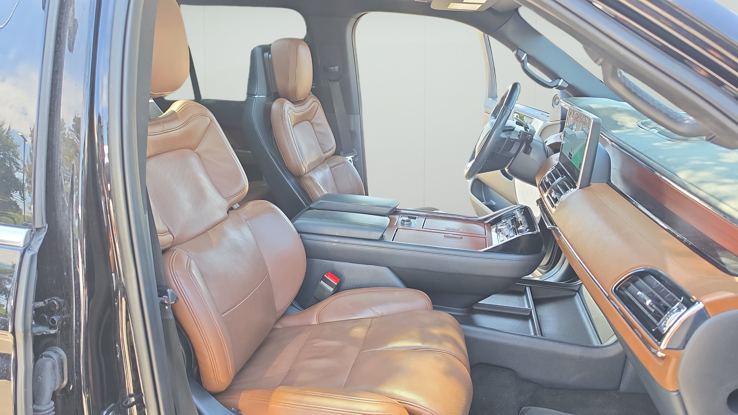 Used 2023 Lincoln Navigator Reserve AWD/4WD image 24