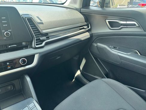 Used 2025 Kia Sportage LX FWD image 34