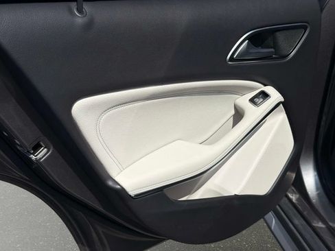 Used 2015 Mercedes-Benz GLA 250 image 11