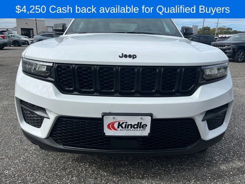 New 2025 Jeep Grand Cherokee Altitude image 2